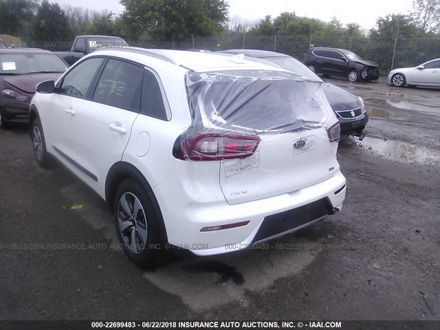 KNDCC3LC4H5058493 - 2017 KIA NIRO EX WHITE photo 3