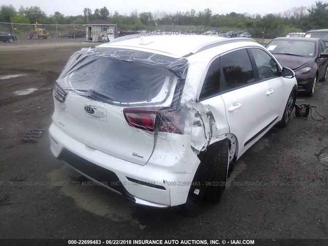 KNDCC3LC4H5058493 - 2017 KIA NIRO EX WHITE photo 4