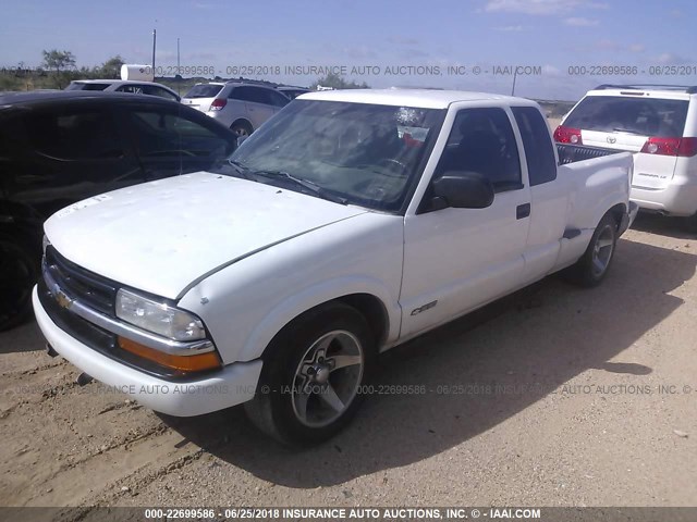 1GCCS19H338153001 - 2003 CHEVROLET S TRUCK S10 WHITE photo 2