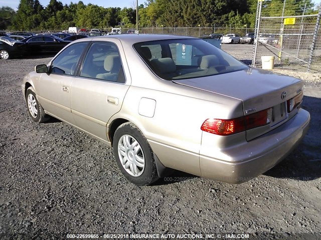 4T1BF22K0YU936704 - 2000 TOYOTA CAMRY LE/XLE Ոսկեգույն լուսանկար 3