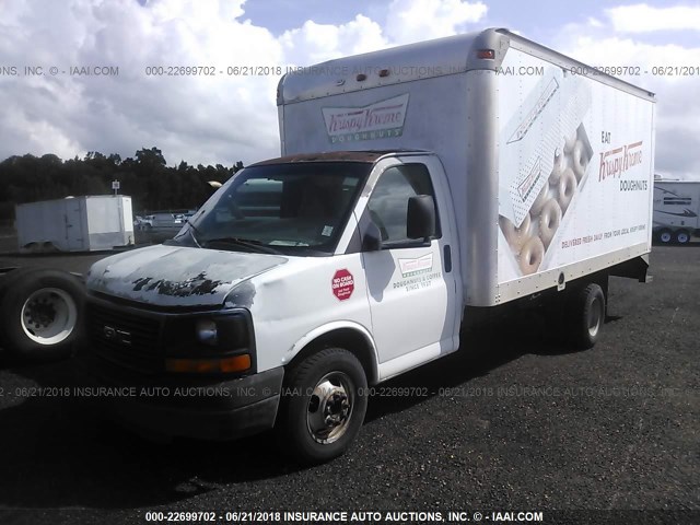 1GBHG31U141171894 - 2004 CHEVROLET EXPRESS G3500  WHITE photo 2