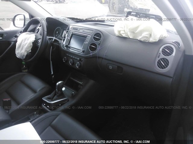 WVGBV7AX6HW510033 - 2017 VOLKSWAGEN TIGUAN S/LIMITED WHITE photo 5
