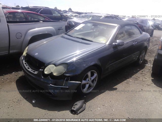 WDBTK65J75F145891 - 2005 MERCEDES-BENZ CLK 320 GRAY photo 2