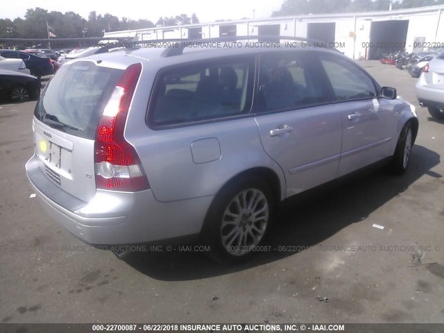 YV1MW682852046934 - 2005 VOLVO V50 T5 SILVER photo 4