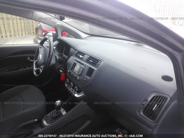 KNADN5A35E6410352 - 2014 KIA RIO EX GRAY photo 5