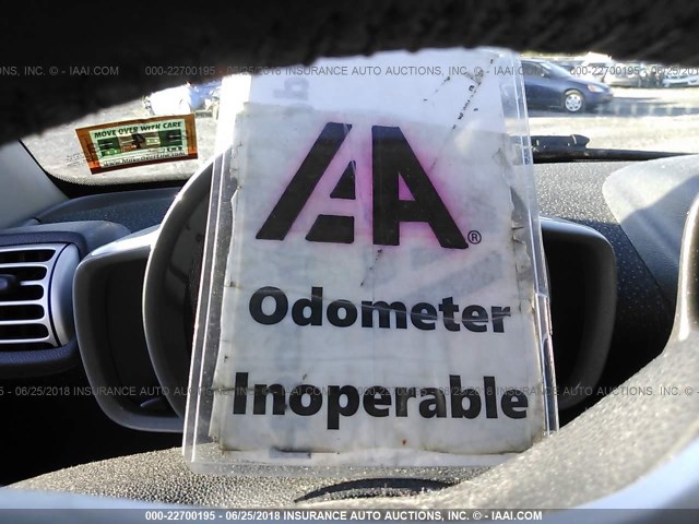 WMEEJ31X28K126507 - 2008 SMART FORTWO PURE/PASSION RED photo 7