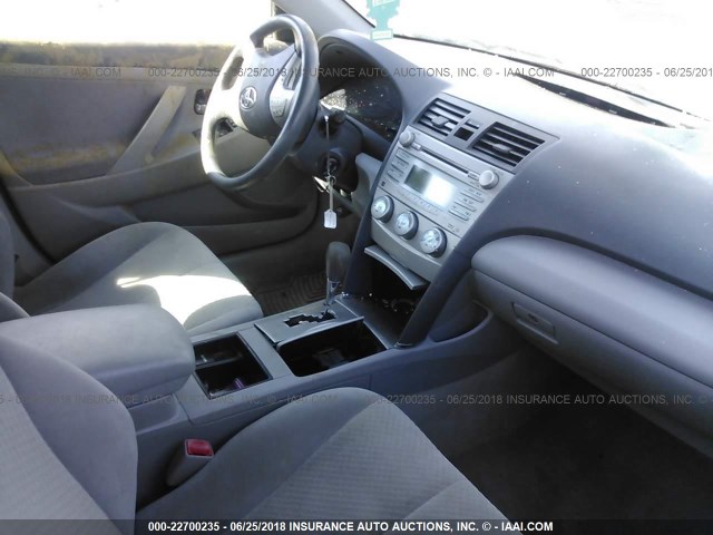 4T1BE46K98U260567 - 2008 TOYOTA CAMRY CE/LE/XLE/SE SILVER photo 5