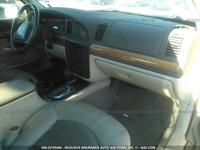 1LNHM97V01Y698394 - 2001 LINCOLN CONTINENTAL  Brązowy zdjęcie 5