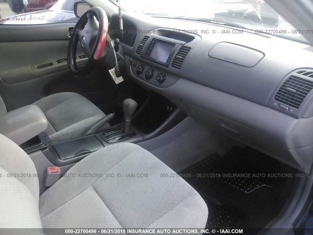 4T1BE32K94U374823 - 2004 TOYOTA CAMRY LE/XLE/SE შავი ფოტო 5