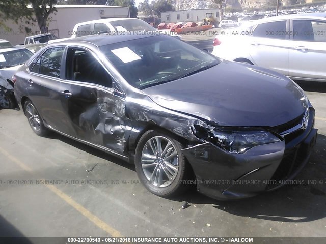 4T1BF1FK9HU785429 - 2017 TOYOTA CAMRY LE/XLE/SE/XSE 灰色 照片 1