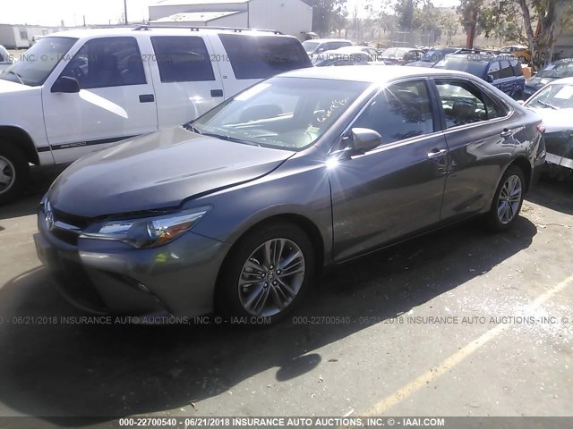 4T1BF1FK9HU785429 - 2017 TOYOTA CAMRY LE/XLE/SE/XSE 灰色 照片 2