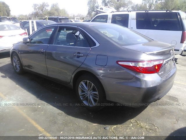 4T1BF1FK9HU785429 - 2017 TOYOTA CAMRY LE/XLE/SE/XSE 灰色 照片 3