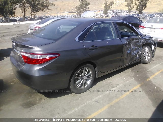 4T1BF1FK9HU785429 - 2017 TOYOTA CAMRY LE/XLE/SE/XSE 灰色 照片 4