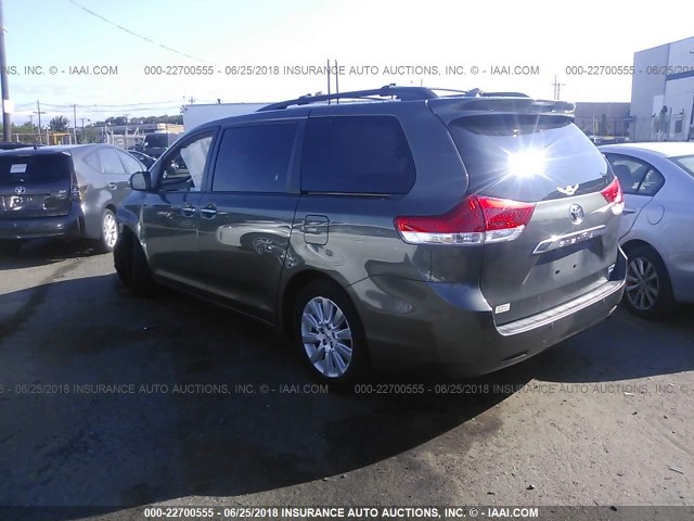 5TDDK3DCXDS055477 - 2013 TOYOTA SIENNA XLE/LIMITED GRAY photo 3