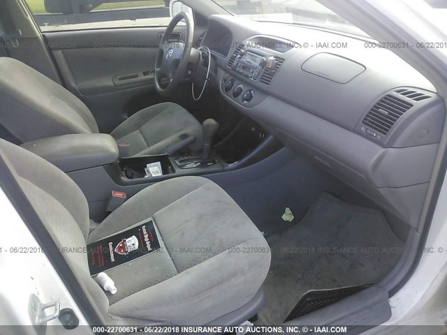 4T1BE32K92U500837 - 2002 TOYOTA CAMRY LE/XLE/SE 白色 照片 5