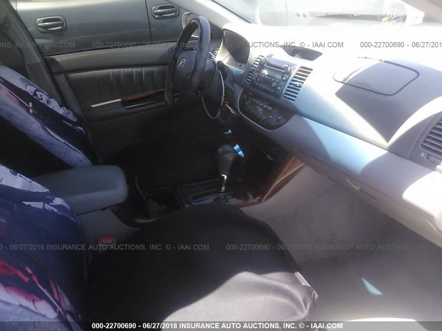 4T1BE30K56U663848 - 2006 TOYOTA CAMRY LE/XLE/SE ნაცრისფერი ფოტო 5