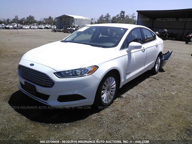 3FA6P0LU0FR257825 - 2015 FORD FUSION SE HYBRID WHITE photo 2