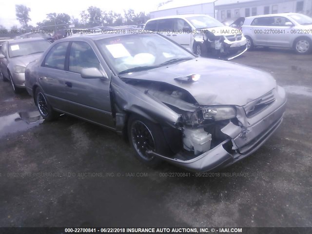4T1BG22K6WU255909 - 1998 TOYOTA CAMRY CE/LE/XLE ნაცრისფერი ფოტო 1