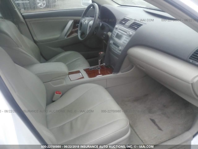 4T4BE46KX9R083938 - 2009 TOYOTA CAMRY SE/LE/XLE 白色 照片 5