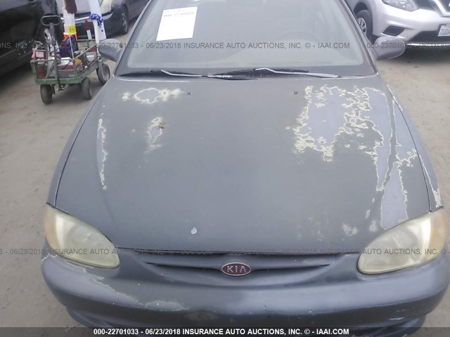 KNAFB1211Y5867659 - 2000 KIA SEPHIA LS GRAY photo 6