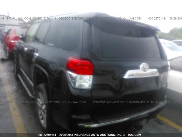 JTEBU5JR1D5111006 - 2013 TOYOTA 4RUNNER SR5/LIMITED/TRAIL BLACK photo 3