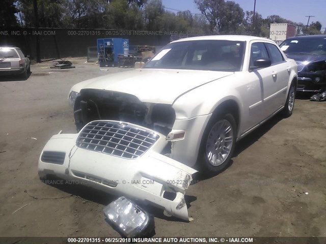 2C3KA43R96H216199 - 2006 CHRYSLER 300 WHITE photo 2