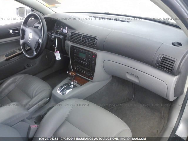 WVWRH63B42P286719 - 2002 VOLKSWAGEN PASSAT GLX 银色 照片 5