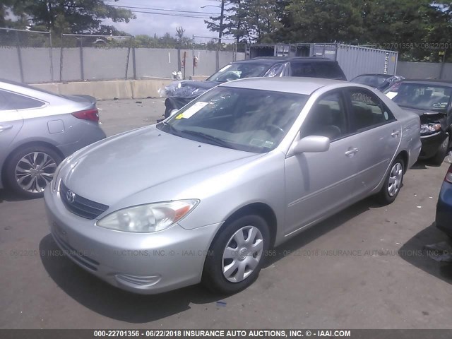 4T1BE32K54U879015 - 2004 TOYOTA CAMRY LE/XLE/SE ვერცხლისფერი ფოტო 2