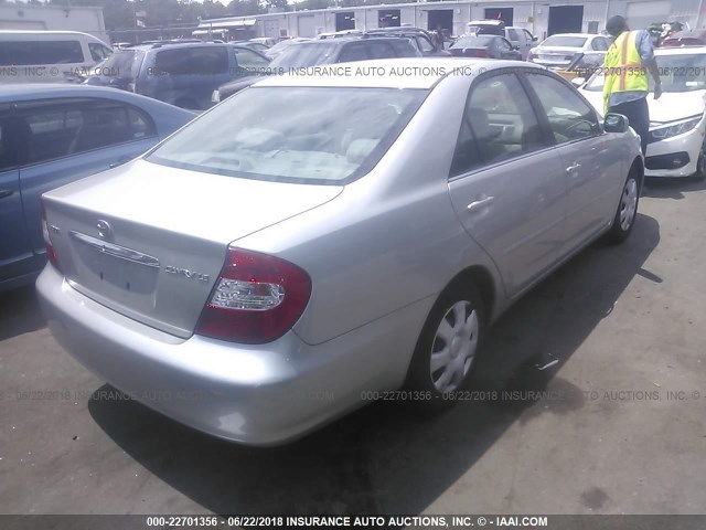 4T1BE32K54U879015 - 2004 TOYOTA CAMRY LE/XLE/SE ვერცხლისფერი ფოტო 4