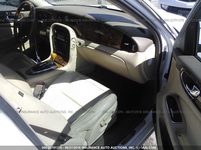 SAJWA79B76SH00085 - 2006 JAGUAR XJ8 L WHITE photo 5