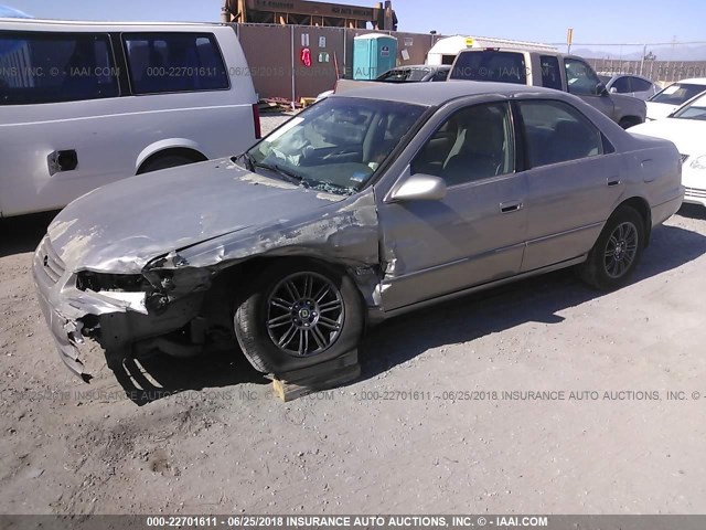 JT2BG22K7V0063014 - 1997 TOYOTA CAMRY LE/XLE SILVER photo 2