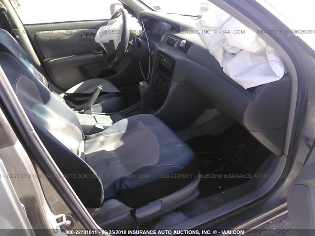 JT2BG22K7V0063014 - 1997 TOYOTA CAMRY LE/XLE SILVER photo 5