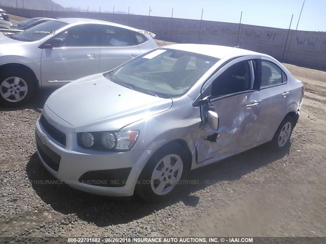 1G1JB5SH2D4187179 - 2013 CHEVROLET SONIC LS 银色 照片 2