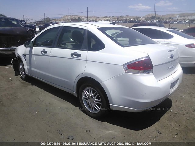 1FAHP35N68W228202 - 2008 FORD FOCUS SE/SEL/SES WHITE photo 3