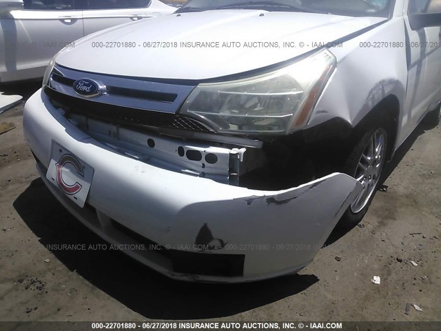 1FAHP35N68W228202 - 2008 FORD FOCUS SE/SEL/SES WHITE photo 6