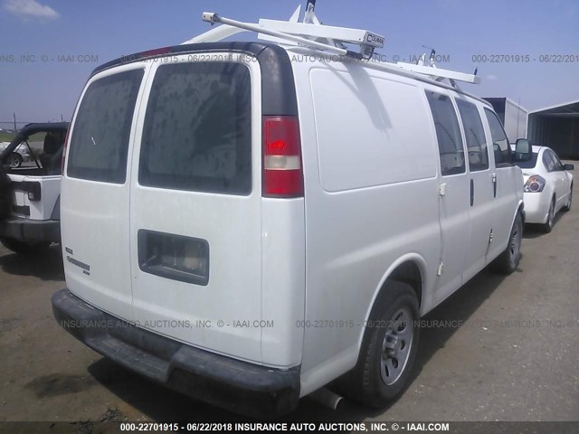 1GCUHAD40A1100432 - 2010 CHEVROLET EXPRESS G1500  WHITE photo 4