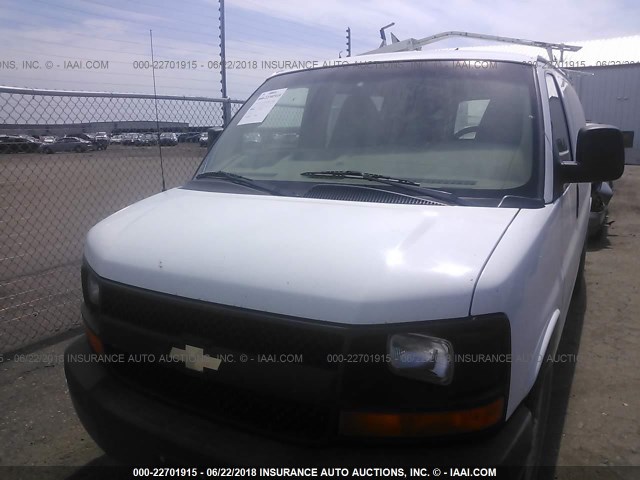 1GCUHAD40A1100432 - 2010 CHEVROLET EXPRESS G1500  WHITE photo 6