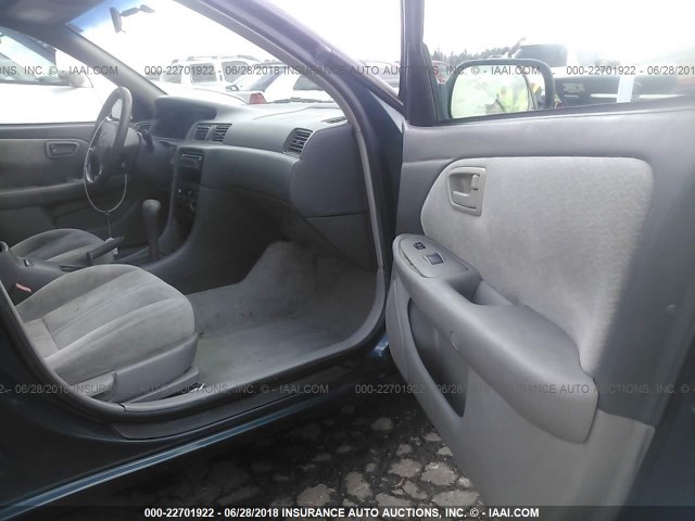 4T1BG22K0WU210187 - 1998 TOYOTA CAMRY CE/LE/XLE 绿色 照片 5
