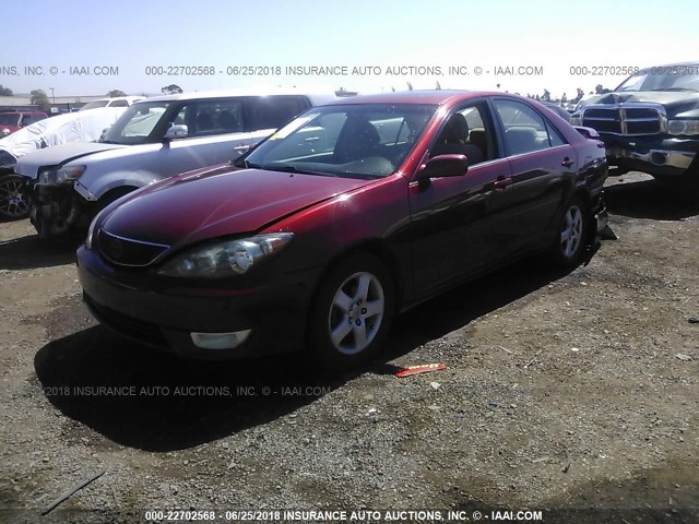 4T1BE32K45U083518 - 2005 TOYOTA CAMRY LE/XLE/SE RED photo 2