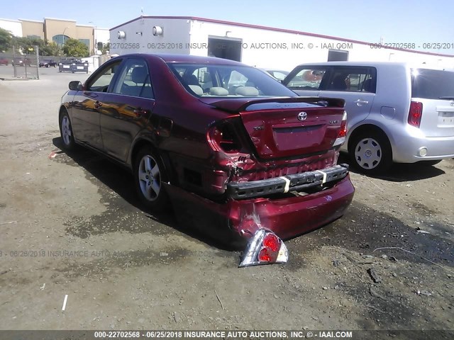 4T1BE32K45U083518 - 2005 TOYOTA CAMRY LE/XLE/SE RED photo 3