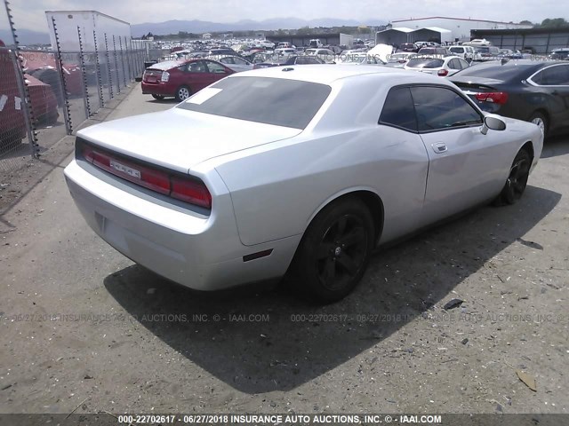 2B3LJ44V29H640714 - 2009 DODGE CHALLENGER SE SILVER photo 4