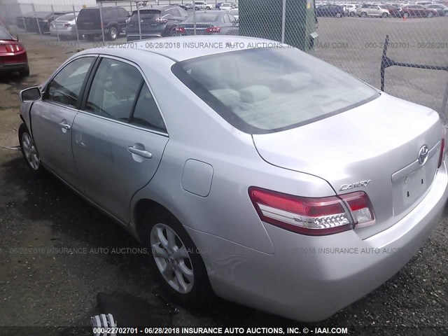 4T1BF3EK3AU013804 - 2010 TOYOTA CAMRY SE/LE/XLE SILVER photo 3