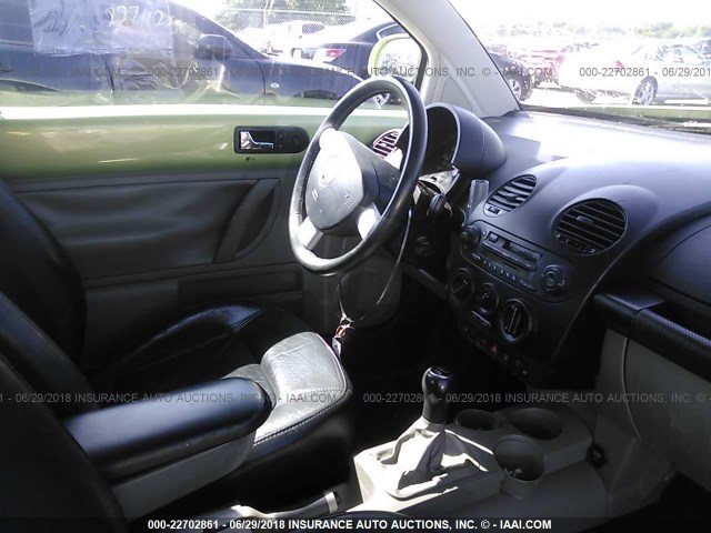 3VWDD21C9YM463545 - 2000 VOLKSWAGEN NEW BEETLE GLX 绿色 照片 5