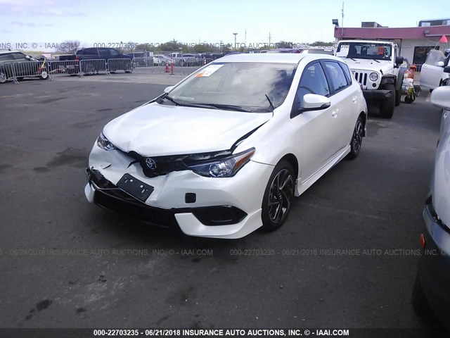 JTNKARJE6JJ570578 - 2018 TOYOTA COROLLA IM WHITE photo 2