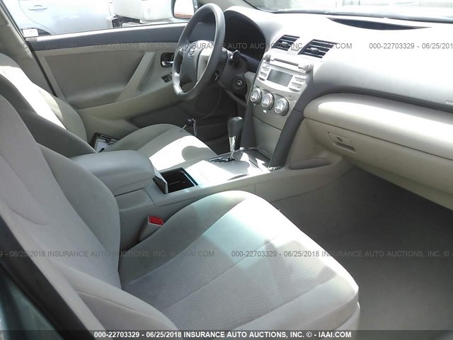 4T4BF3EKXBR113566 - 2011 TOYOTA CAMRY SE/LE/XLE ტურკოუსი ფოტო 5