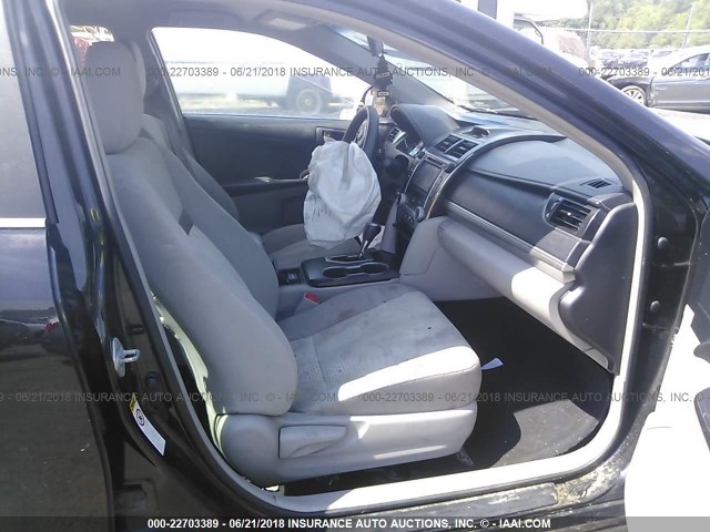 4T1BF1FK2CU027621 - 2012 TOYOTA CAMRY SE/LE/XLE შავი ფოტო 5