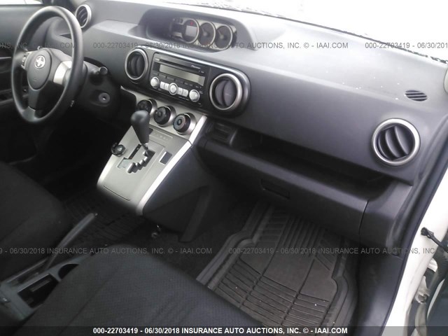 JTLKE50EX81049431 - 2008 TOYOTA SCION XB Blanco foto 5