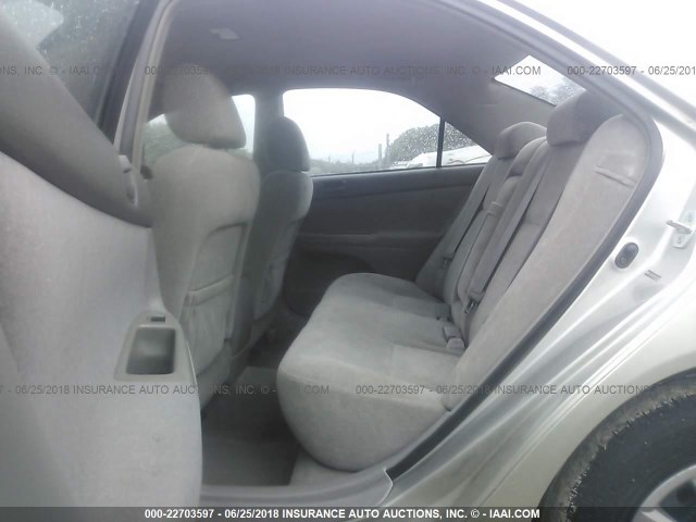 4T1BE32K74U815039 - 2004 TOYOTA CAMRY LE/XLE/SE ვერცხლისფერი ფოტო 8