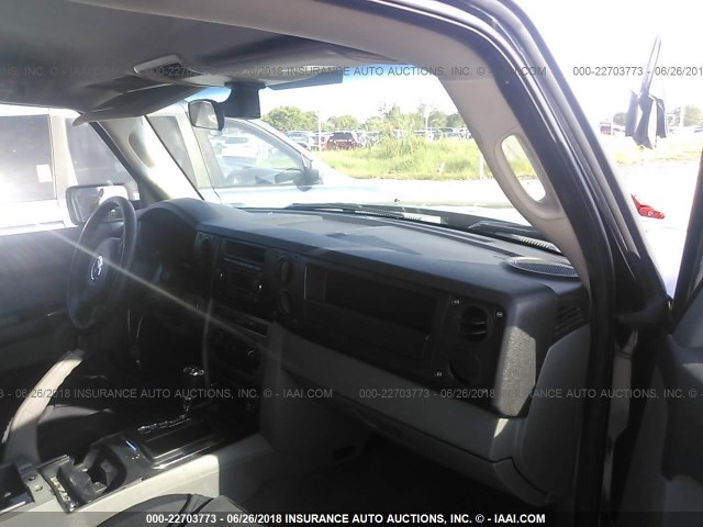 1J8HG48K86C229540 - 2006 JEEP COMMANDER BLACK photo 5
