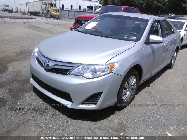 4T4BF1FK0DR280542 - 2013 TOYOTA CAMRY L/SE/LE/XLE SILVER photo 2